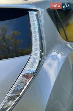 Хэтчбек Nissan Leaf 2014 в 