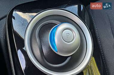 Хэтчбек Nissan Leaf 2014 в 