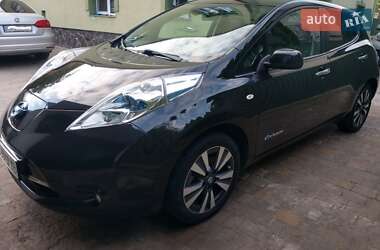 Хэтчбек Nissan Leaf 2016 в 
