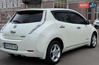 Хэтчбек Nissan Leaf 2012 в 