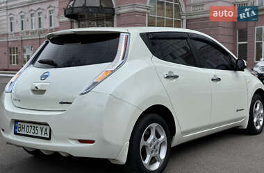 Хэтчбек Nissan Leaf 2012 в 
