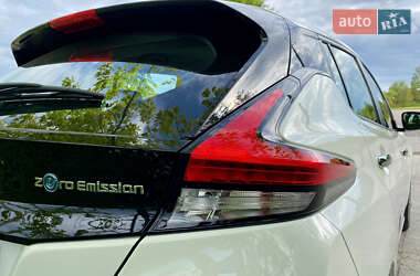 Хэтчбек Nissan Leaf 2021 в 