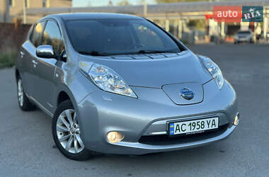 Хэтчбек Nissan Leaf 2013 в 