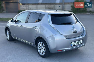 Хэтчбек Nissan Leaf 2013 в 