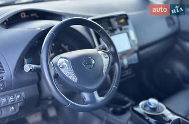 Хэтчбек Nissan Leaf 2013 в 