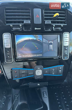 Хэтчбек Nissan Leaf 2013 в 