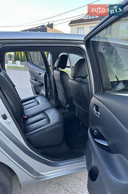 Хэтчбек Nissan Leaf 2013 в 