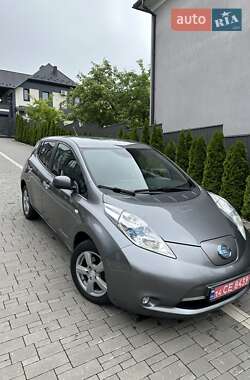 Хэтчбек Nissan Leaf 2013 в 