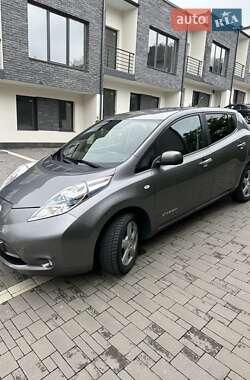 Хэтчбек Nissan Leaf 2013 в 