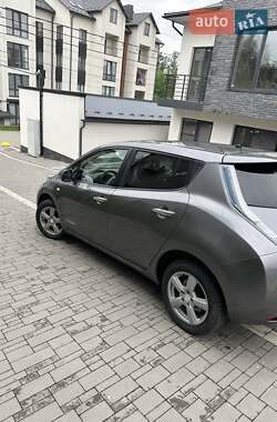 Хэтчбек Nissan Leaf 2013 в 