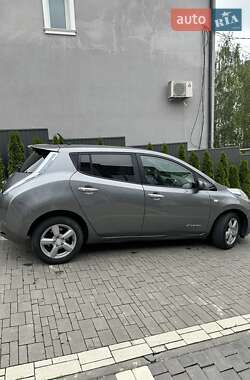 Хэтчбек Nissan Leaf 2013 в 