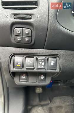Хэтчбек Nissan Leaf 2013 в 