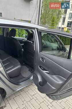 Хэтчбек Nissan Leaf 2013 в 