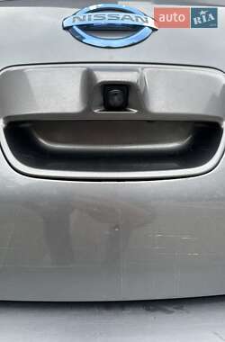 Хэтчбек Nissan Leaf 2013 в 
