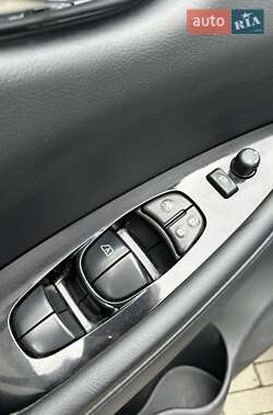 Хэтчбек Nissan Leaf 2013 в 