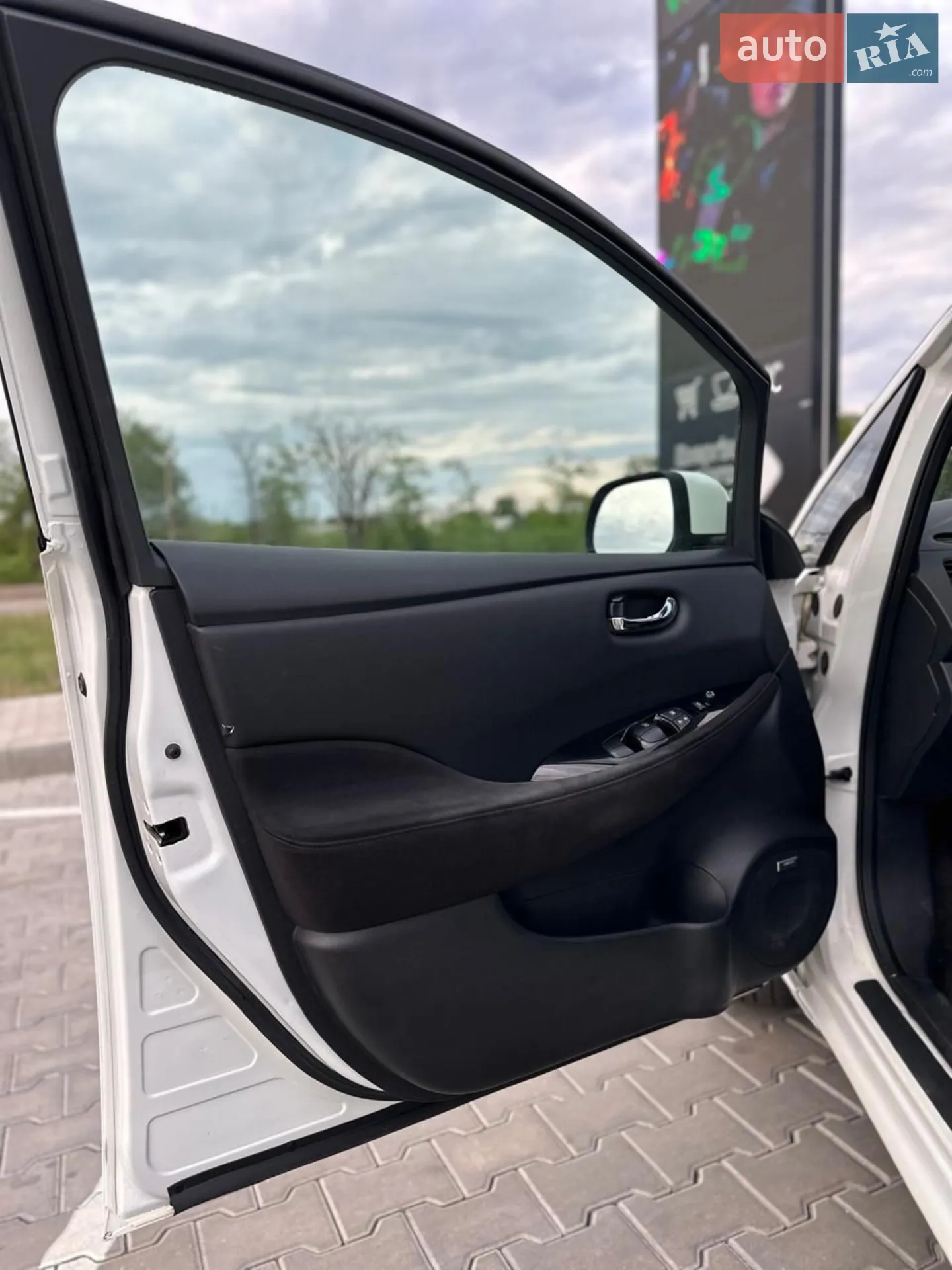 2015 Nissan Leaf - мініатюра 18