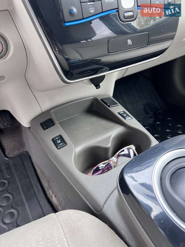 Хэтчбек Nissan Leaf 2012 в Ивано-Франковске