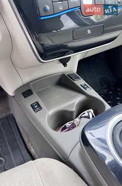 Хетчбек Nissan Leaf 2012 в 
