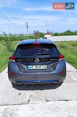 Хэтчбек Nissan Leaf 2019 в 