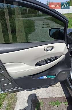 Хэтчбек Nissan Leaf 2019 в 