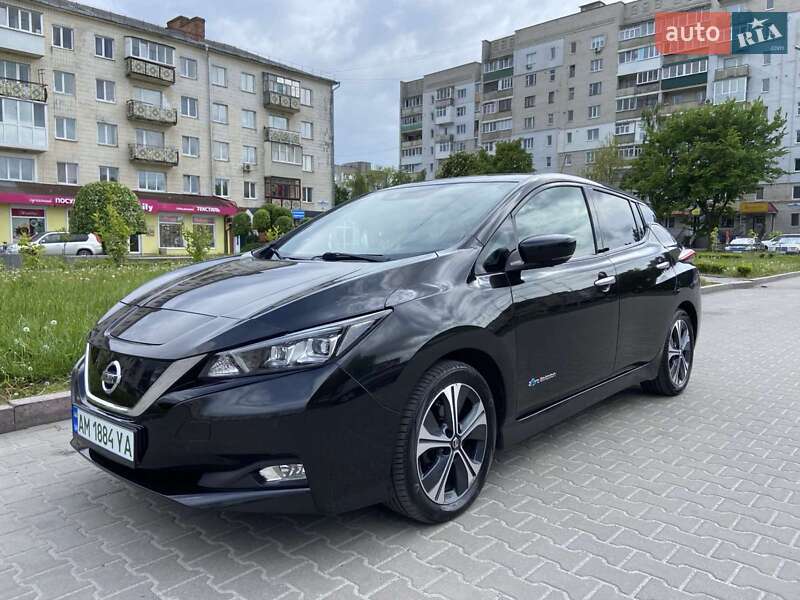 Хетчбек Nissan Leaf 2018 в 