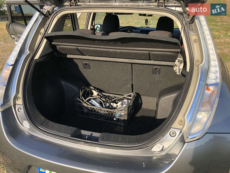 Хетчбек Nissan Leaf 2013 в Дніпрі