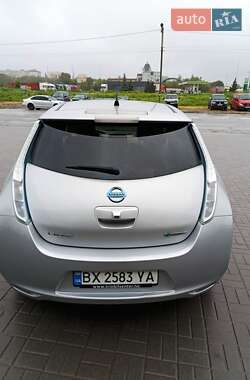 Хэтчбек Nissan Leaf 2012 в 