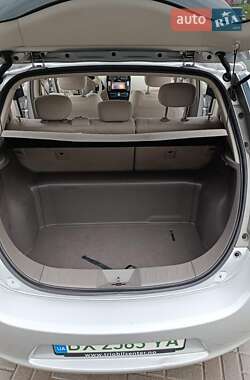 Хэтчбек Nissan Leaf 2012 в 