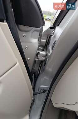 Хэтчбек Nissan Leaf 2012 в 