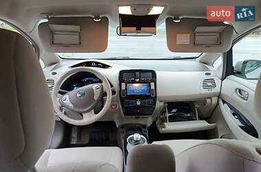 Хэтчбек Nissan Leaf 2012 в 