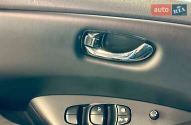 Хетчбек Nissan Leaf 2013 в 