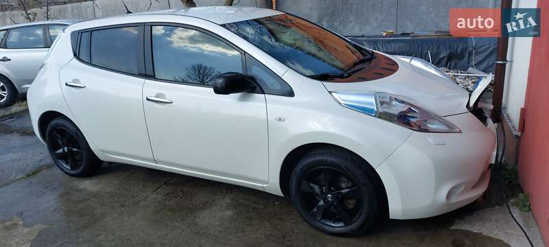 Хэтчбек Nissan Leaf 2017 в Киеве