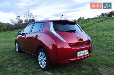 Хетчбек Nissan Leaf 2013 в 