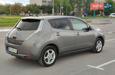 Хетчбек Nissan Leaf 2013 в 