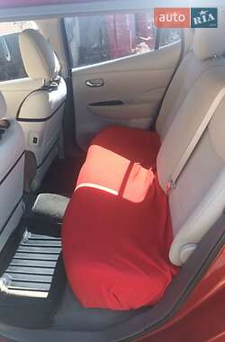Хэтчбек Nissan Leaf 2012 в 