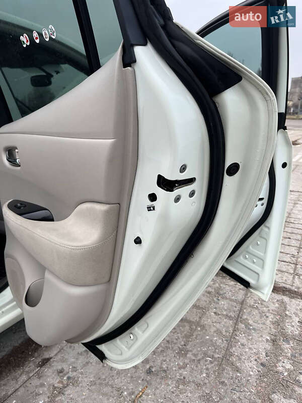 Хэтчбек Nissan Leaf 2012 в Белгороде-Днестровском