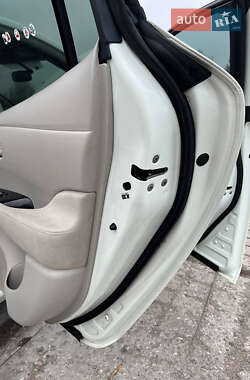 Хэтчбек Nissan Leaf 2012 в 