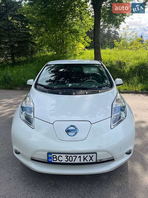 Хетчбек Nissan Leaf 2015 в Рава-Руській