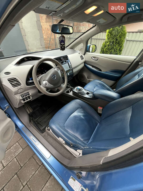 Хэтчбек Nissan Leaf 2012 в Черновцах