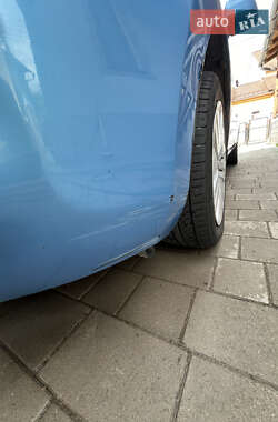 Хэтчбек Nissan Leaf 2012 в 