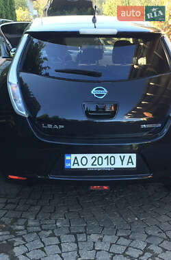 Хэтчбек Nissan Leaf 2012 в 