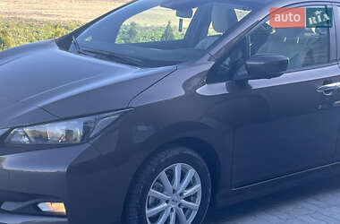 Хэтчбек Nissan Leaf 2021 в 
