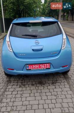 Хэтчбек Nissan Leaf 2013 в 