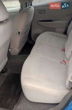 Хэтчбек Nissan Leaf 2013 в 