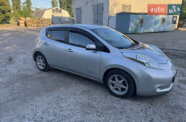 Хетчбек Nissan Leaf 2014 в 