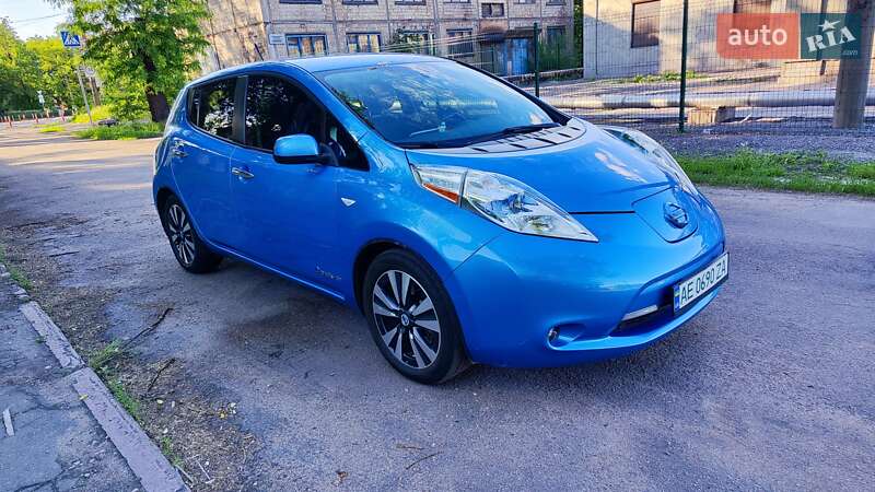 Хэтчбек Nissan Leaf 2014 в 