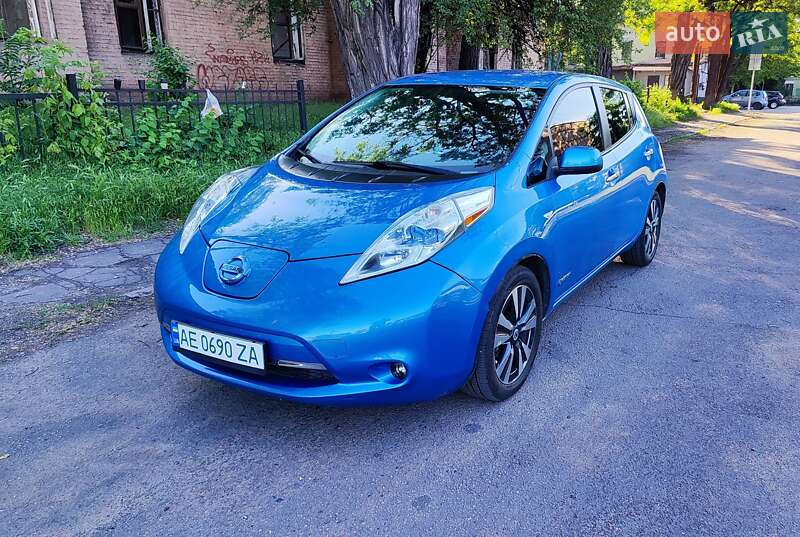 Хэтчбек Nissan Leaf 2014 в Каменском