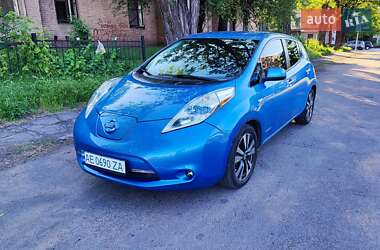 Хэтчбек Nissan Leaf 2014 в 