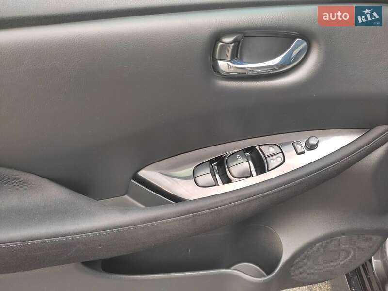 Хэтчбек Nissan Leaf 2018 в Звягеле