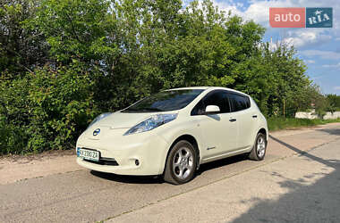Хэтчбек Nissan Leaf 2011 в 
